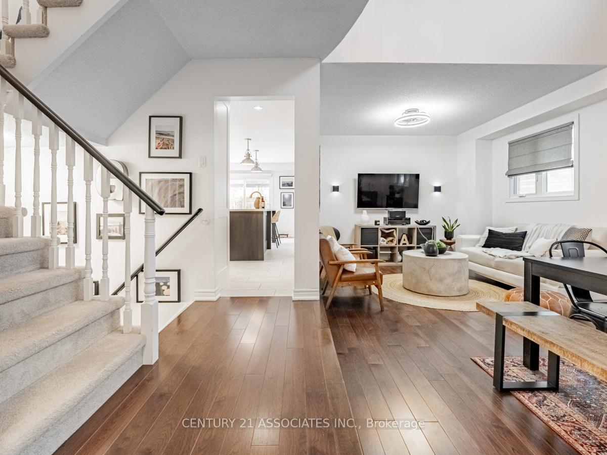 Photo 6 of 137 Cove Crescent, Hamilton, Stoney Creek — HOMEH