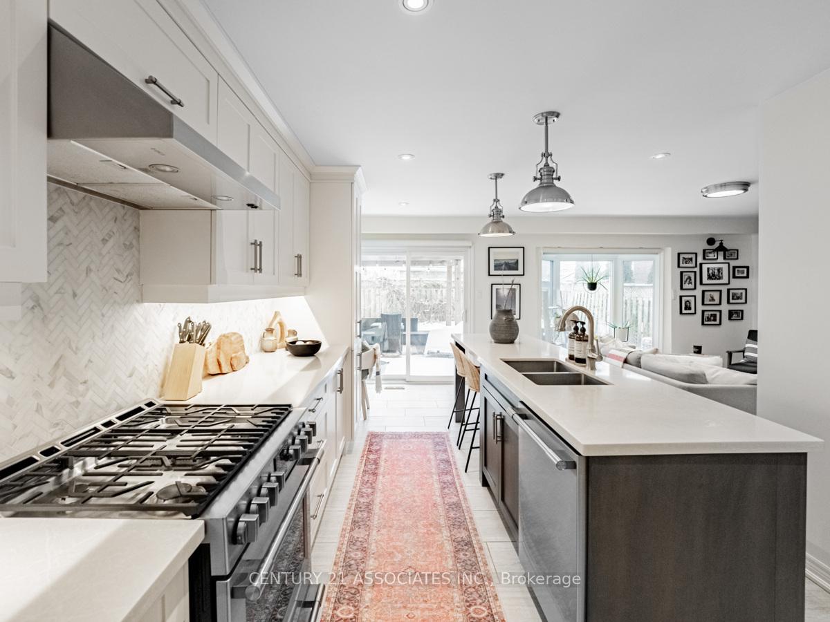 Photo 7 of 137 Cove Crescent, Hamilton, Stoney Creek — HOMEH