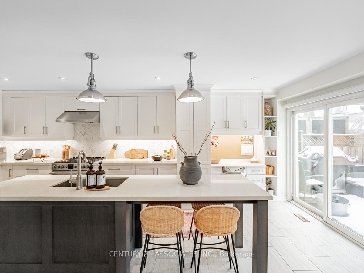 Photo 11 of 137 Cove Crescent, Hamilton, Stoney Creek — HOMEH