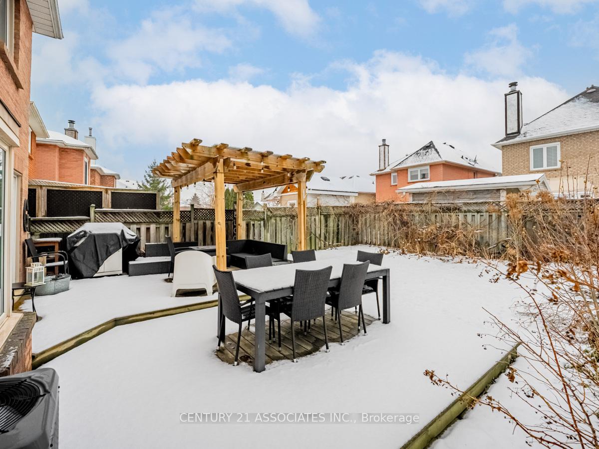 Photo 34 of 137 Cove Crescent, Hamilton, Stoney Creek — HOMEH