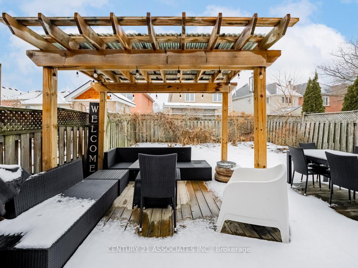 Photo 36 of 137 Cove Crescent, Hamilton, Stoney Creek — HOMEH