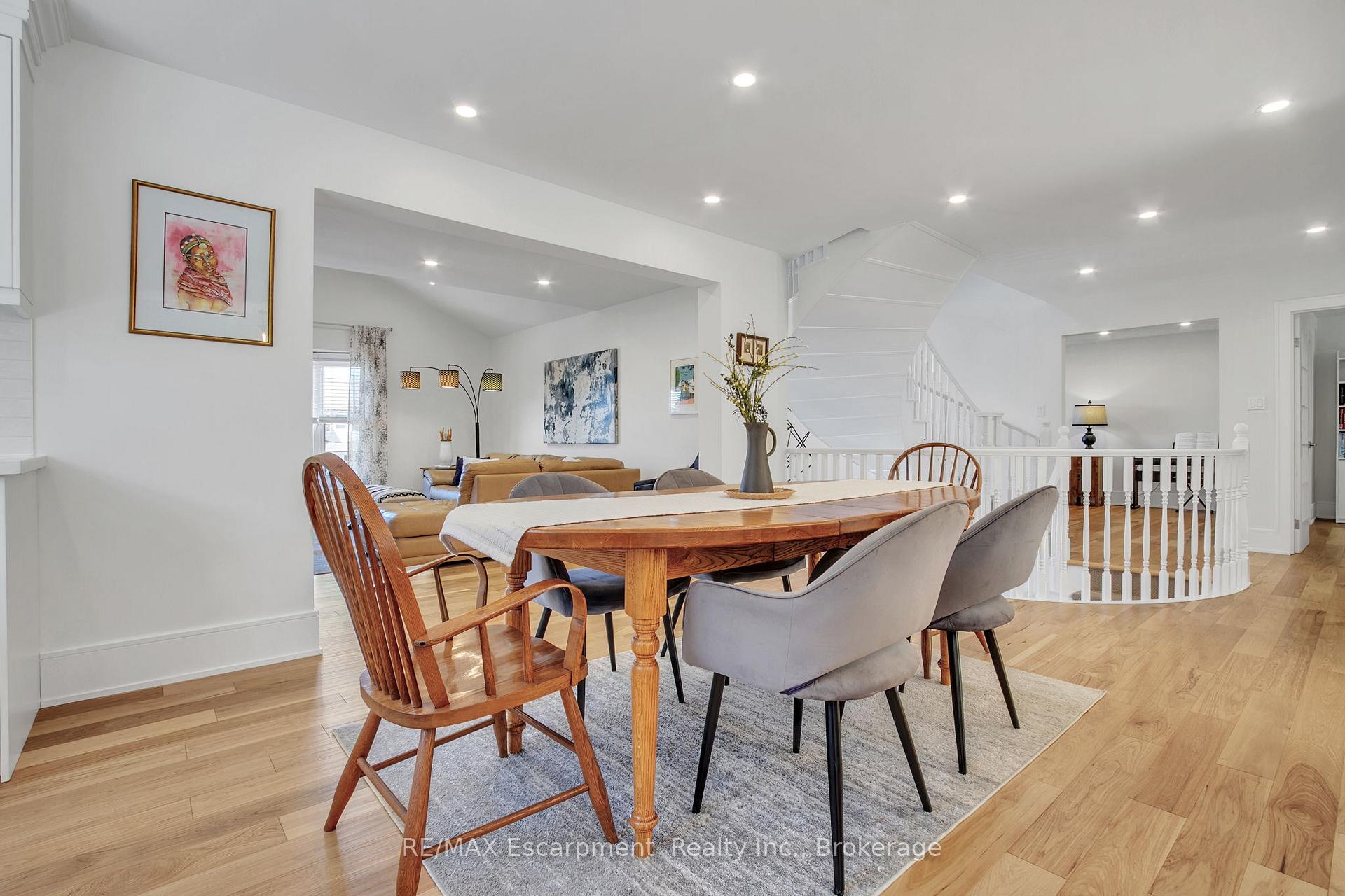 Photo 11 of 171 Bluebell Crescent, Hamilton, Ancaster — HOMEH