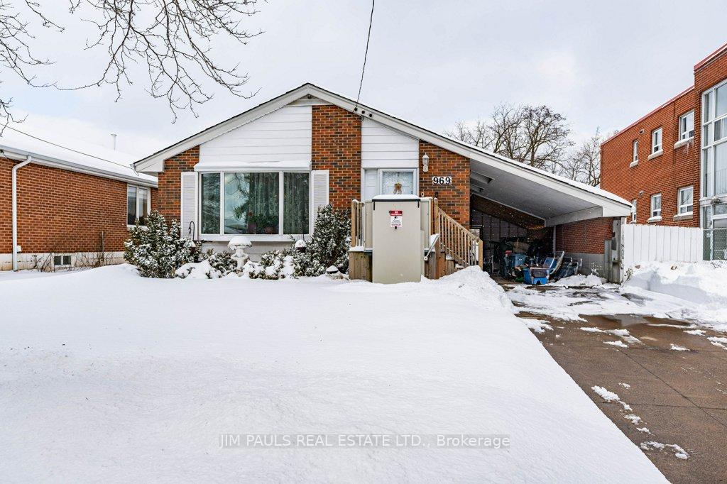 Photo 2 of 969 Mohawk Road E, Hamilton, Huntington — HOMEH