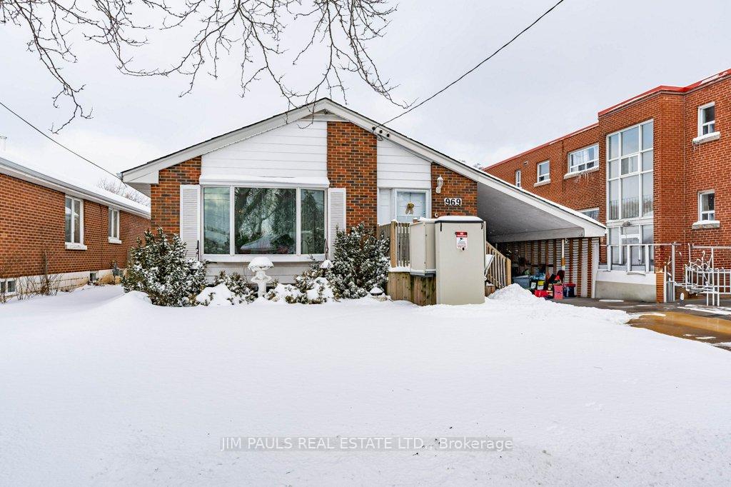 Photo 3 of 969 Mohawk Road E, Hamilton, Huntington — HOMEH