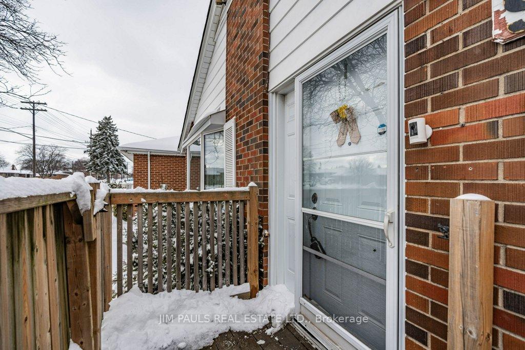 Photo 4 of 969 Mohawk Road E, Hamilton, Huntington — HOMEH