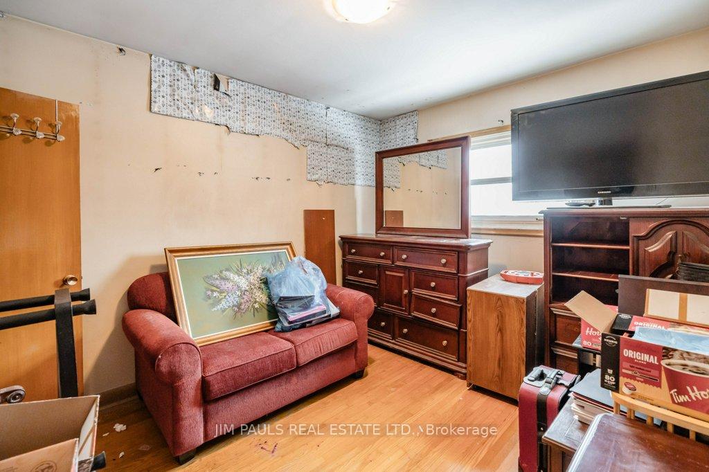 Photo 12 of 969 Mohawk Road E, Hamilton, Huntington — HOMEH