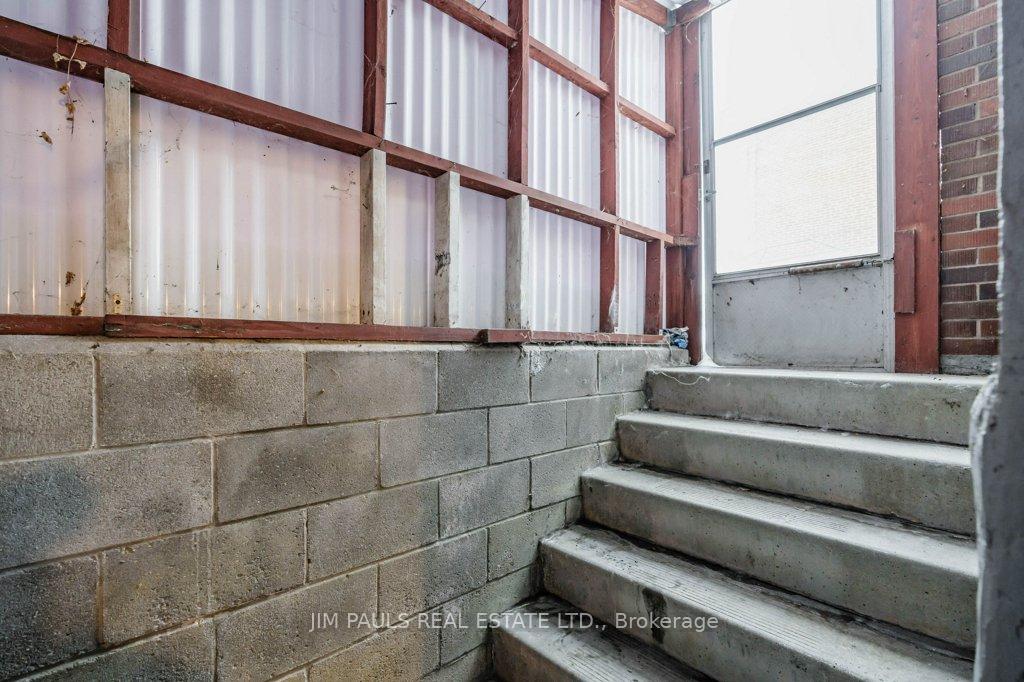 Photo 19 of 969 Mohawk Road E, Hamilton, Huntington — HOMEH