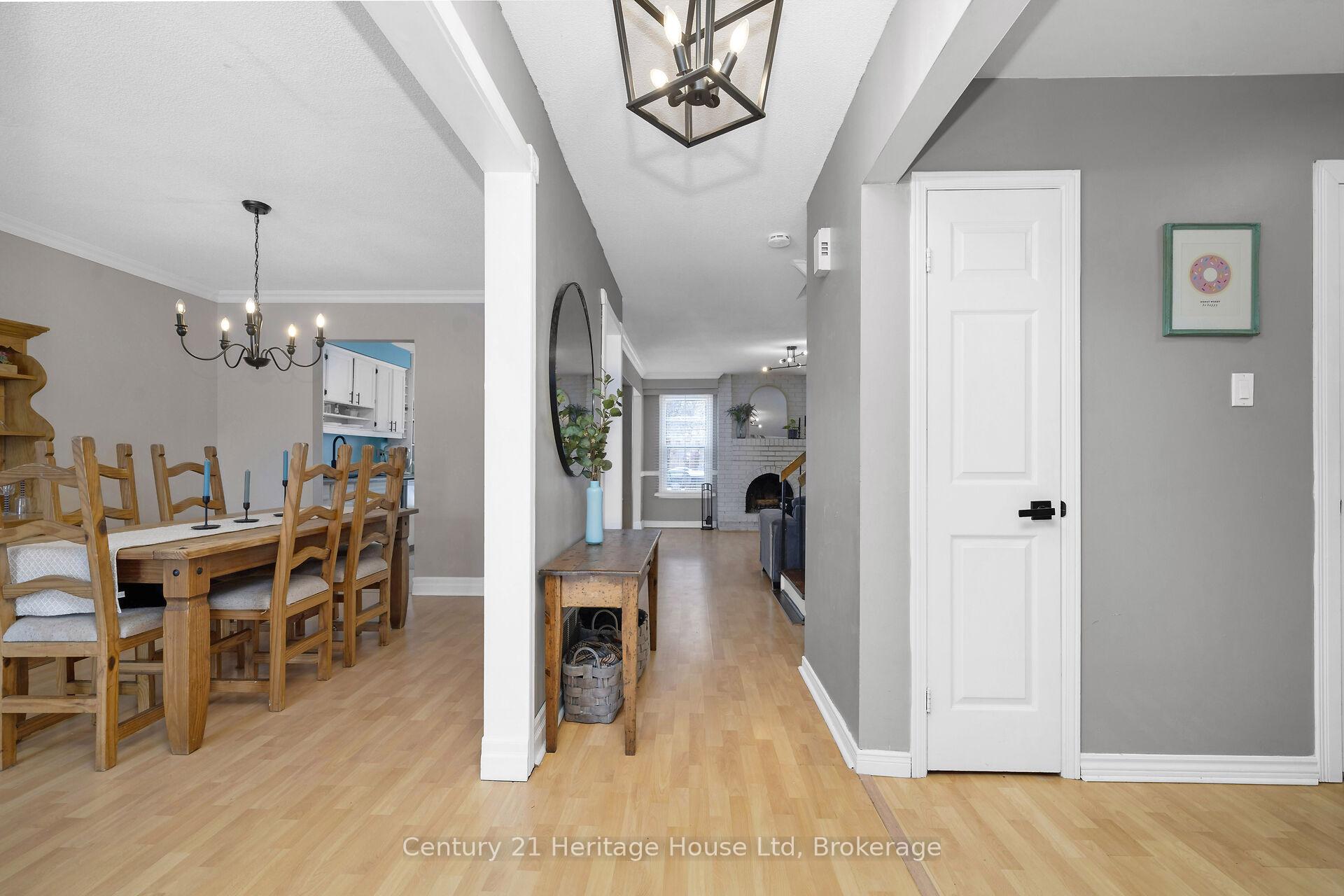 Photo 5 of 41 Royal Palm Drive, Brampton, Heart Lake East — HOMEH