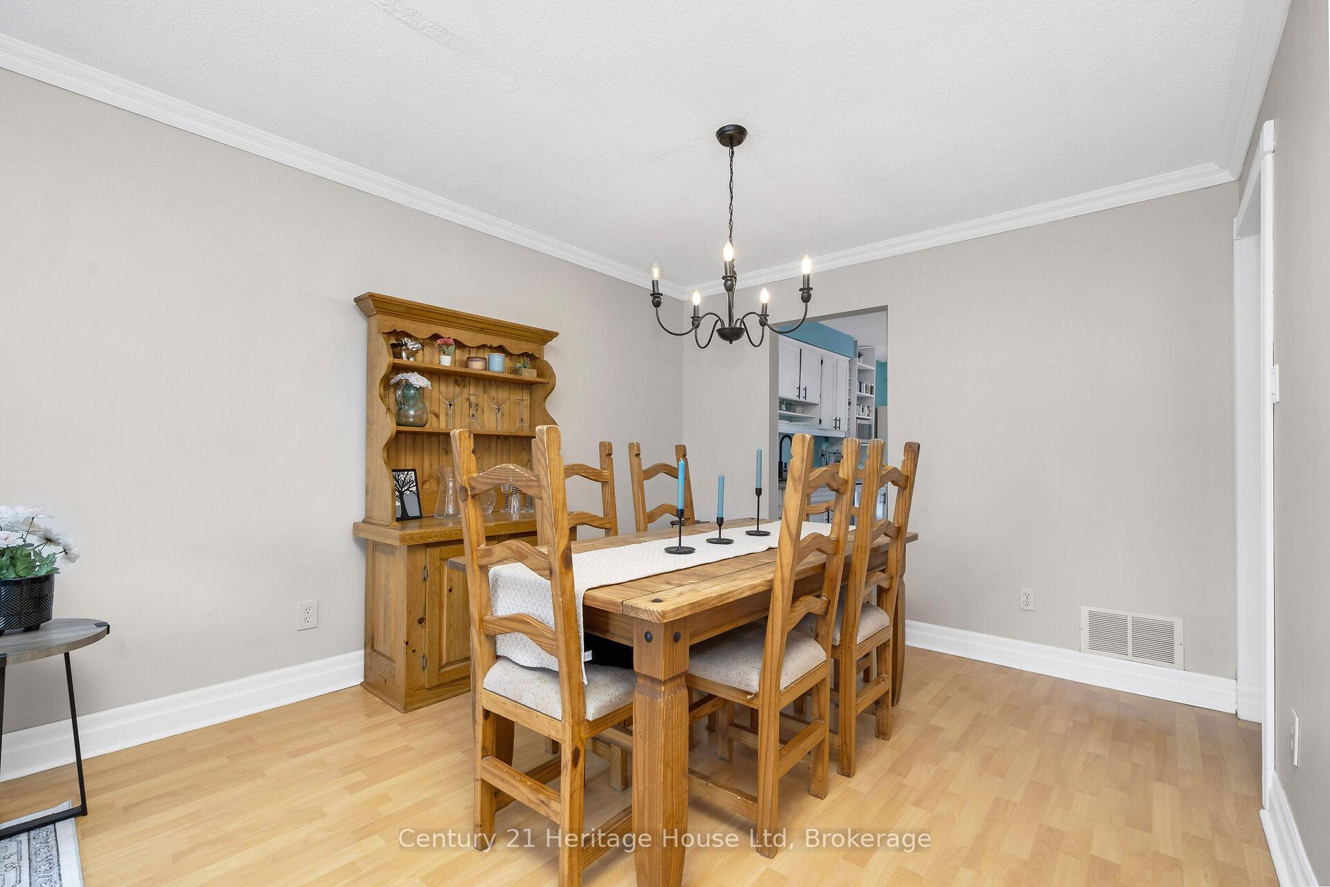 Photo 9 of 41 Royal Palm Drive, Brampton, Heart Lake East — HOMEH