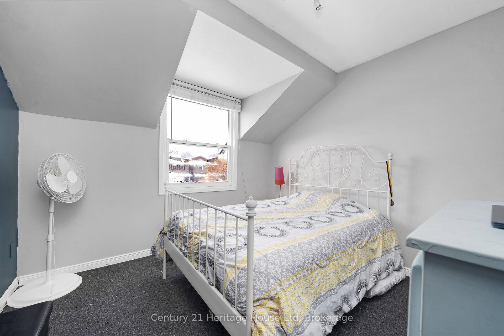 Photo 24 of 41 Royal Palm Drive, Brampton, Heart Lake East — HOMEH