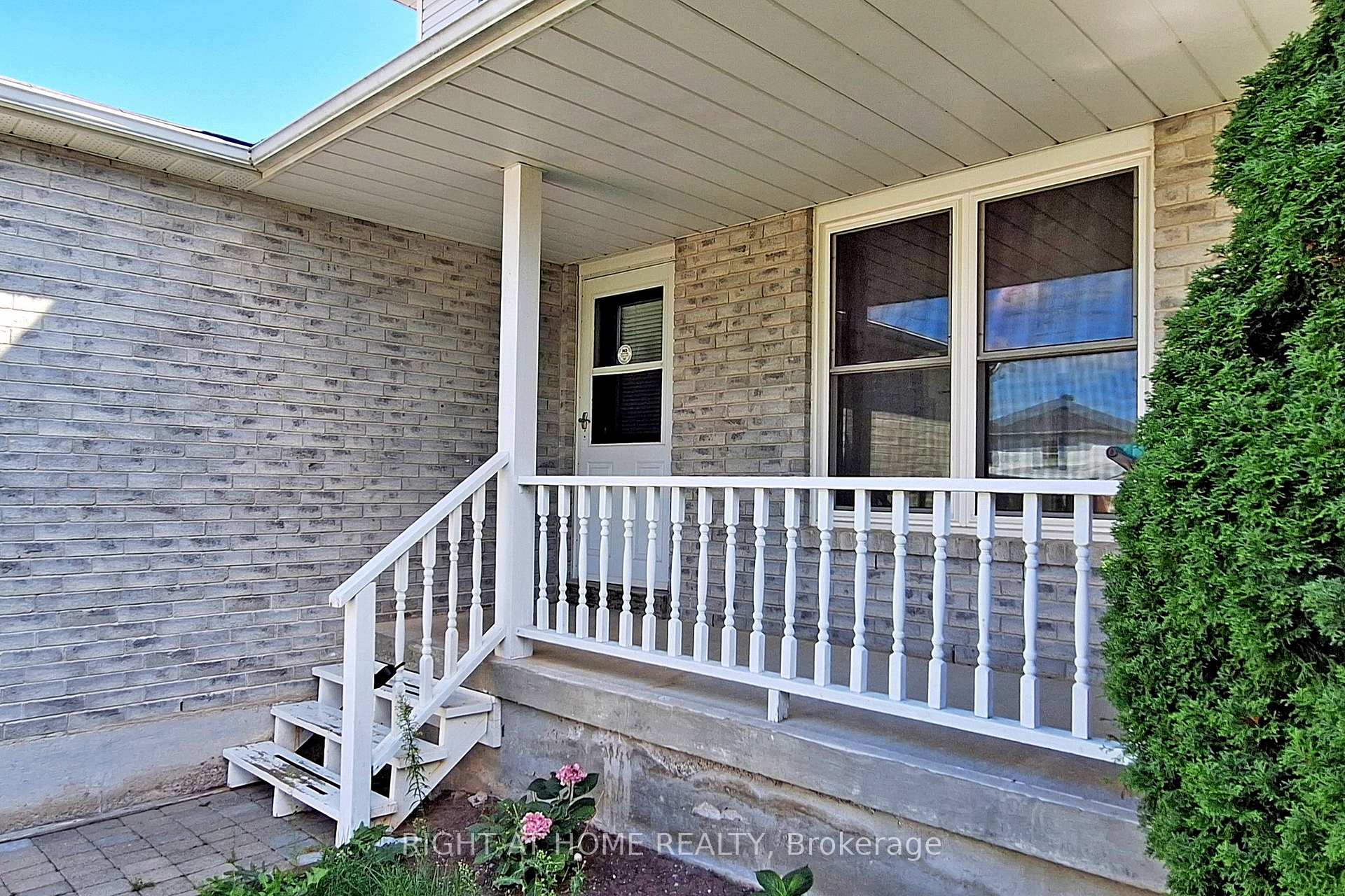 Photo 2 of 9 Ward Drive, Barrie, Painswick South — HOMEH