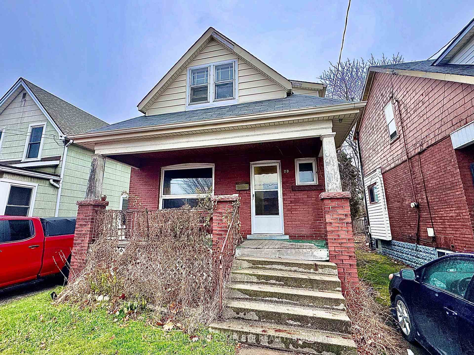 Front of 20 Crosthwaite Avenue N