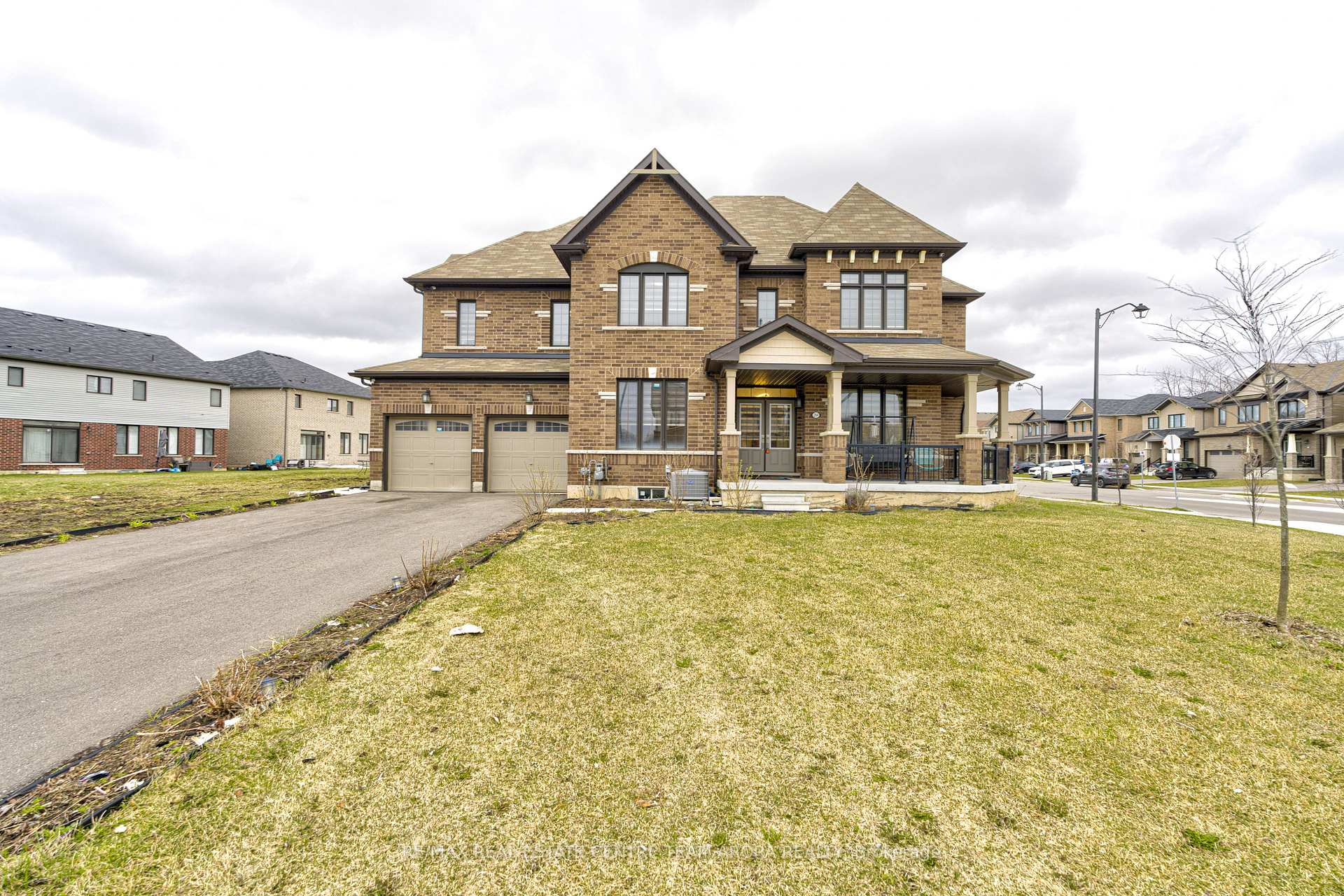 Photo 2 of 264 Bedrock Drive, Hamilton, Stoney Creek Mountain — HOMEH