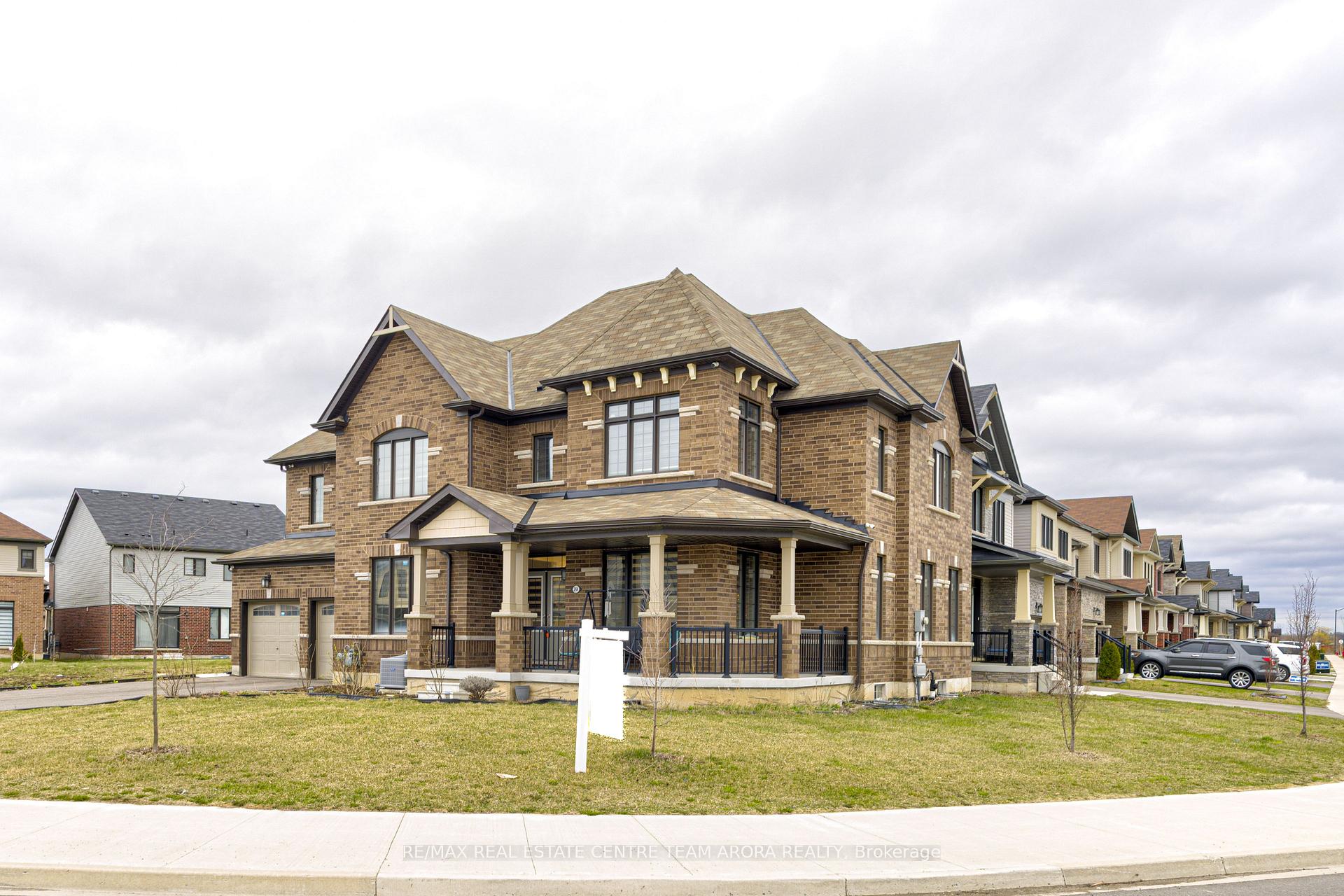 Photo 3 of 264 Bedrock Drive, Hamilton, Stoney Creek Mountain — HOMEH