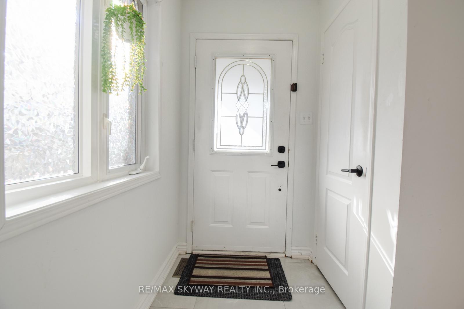 Photo 4 of 21 Badger Avenue E, Brampton, Sandringham-Wellington — HOMEH