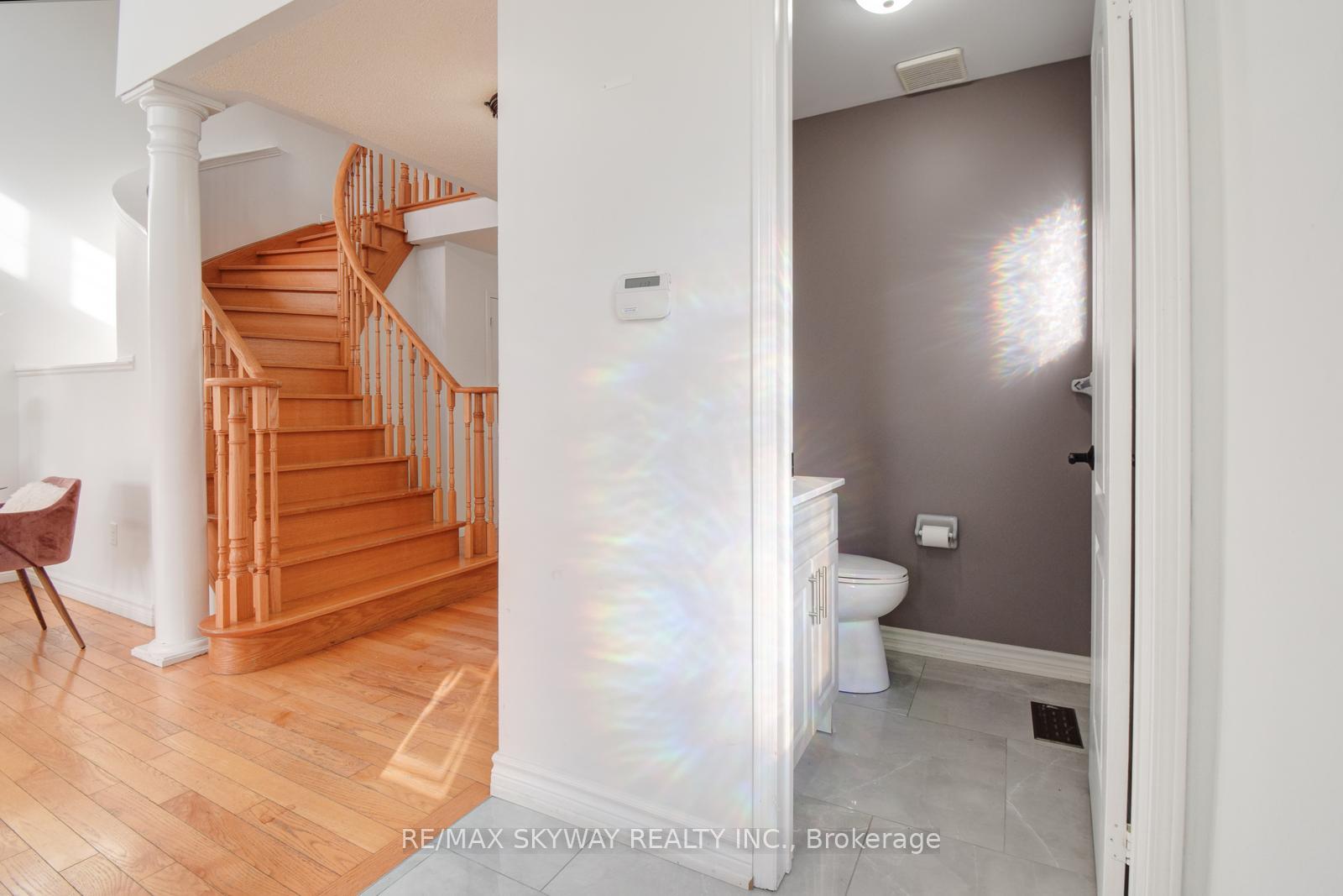 Photo 5 of 21 Badger Avenue E, Brampton, Sandringham-Wellington — HOMEH