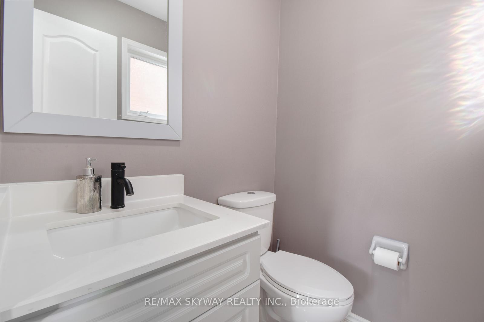Photo 6 of 21 Badger Avenue E, Brampton, Sandringham-Wellington — HOMEH