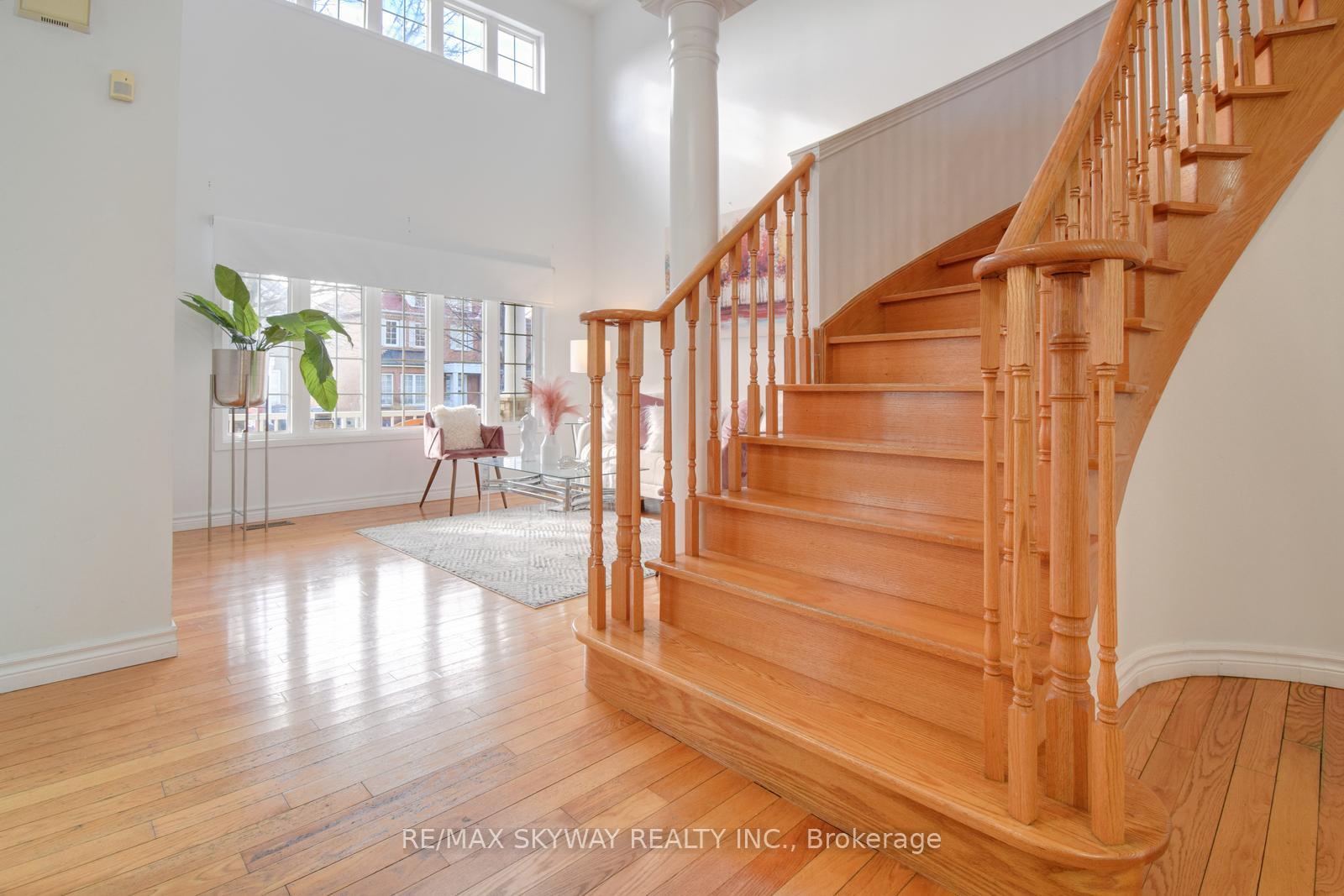 Photo 8 of 21 Badger Avenue E, Brampton, Sandringham-Wellington — HOMEH