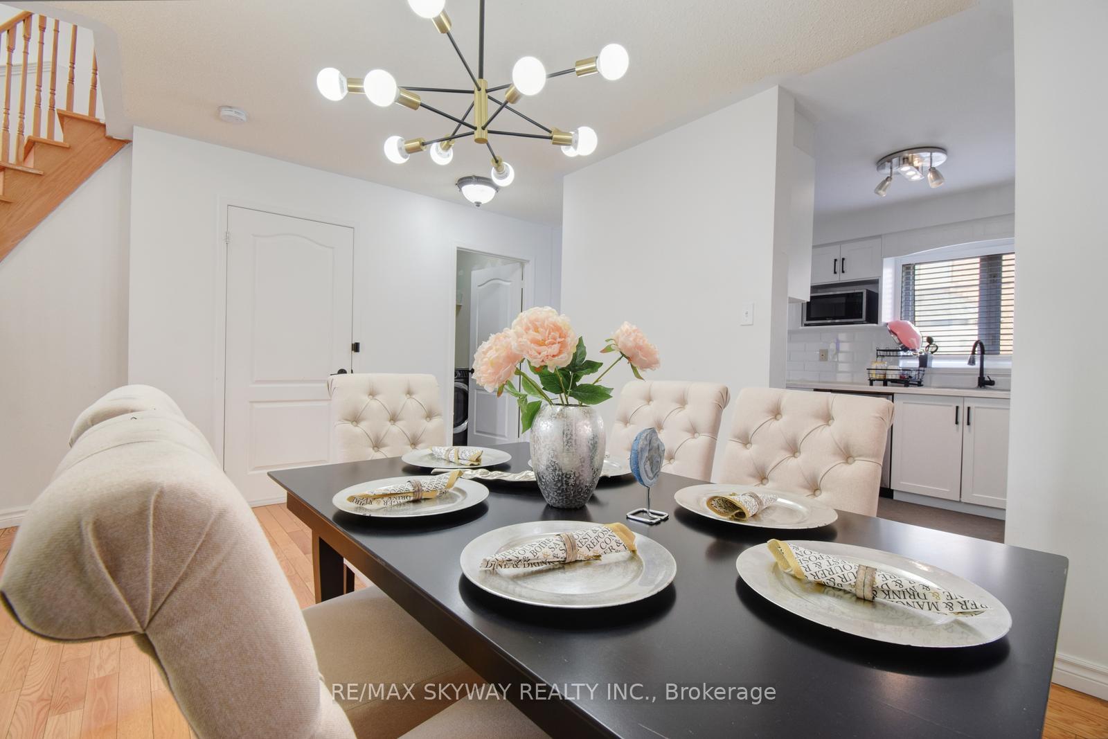 Photo 10 of 21 Badger Avenue E, Brampton, Sandringham-Wellington — HOMEH