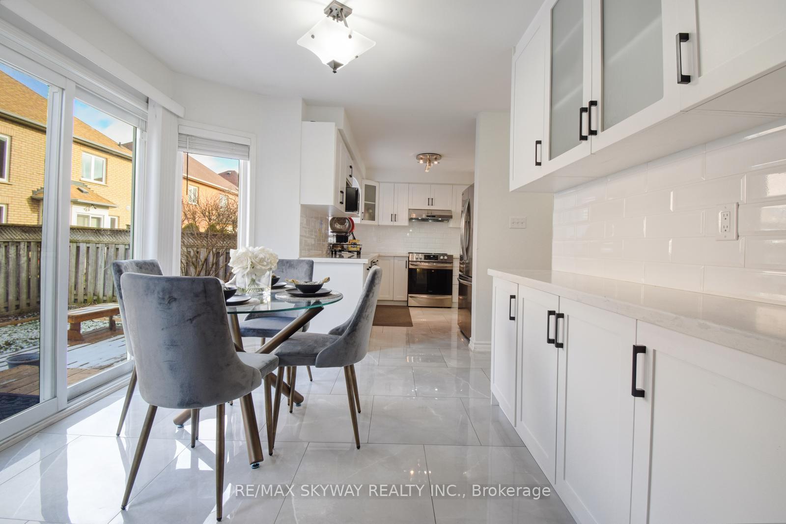 Photo 15 of 21 Badger Avenue E, Brampton, Sandringham-Wellington — HOMEH