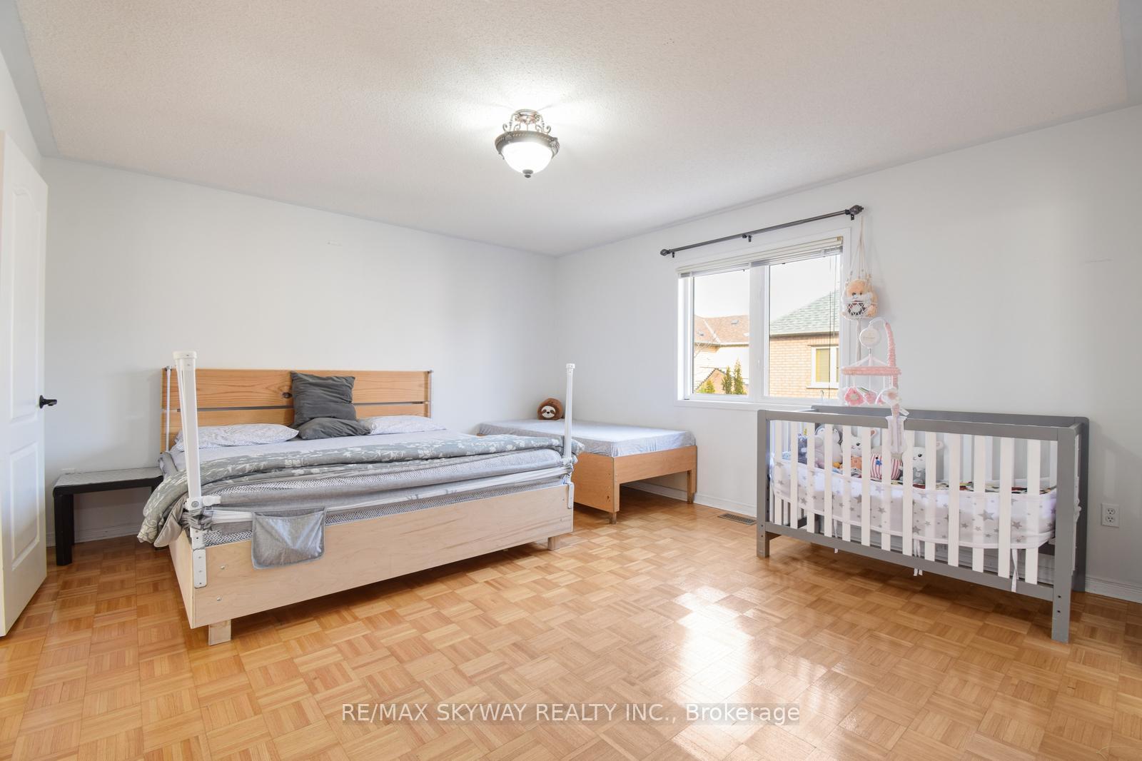 Photo 18 of 21 Badger Avenue E, Brampton, Sandringham-Wellington — HOMEH