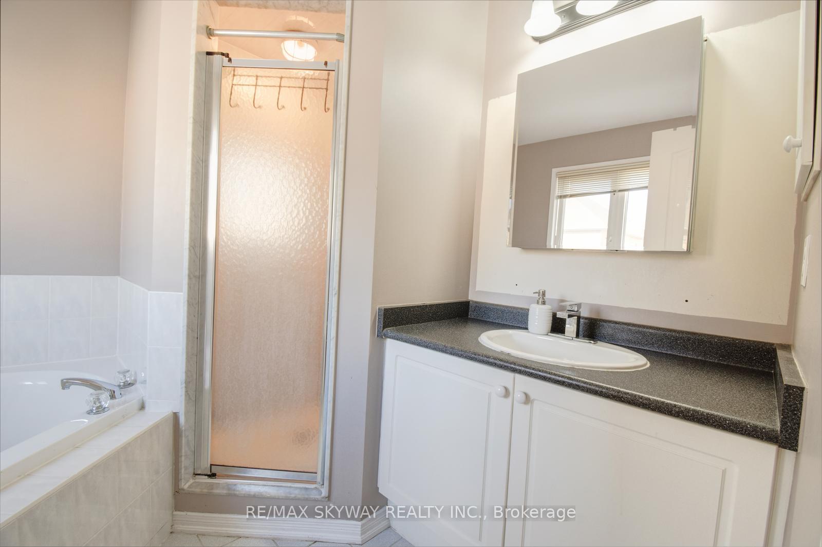 Photo 19 of 21 Badger Avenue E, Brampton, Sandringham-Wellington — HOMEH