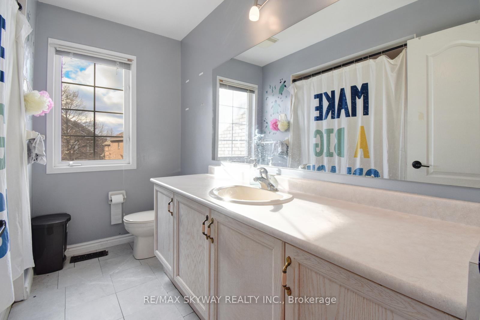 Photo 22 of 21 Badger Avenue E, Brampton, Sandringham-Wellington — HOMEH