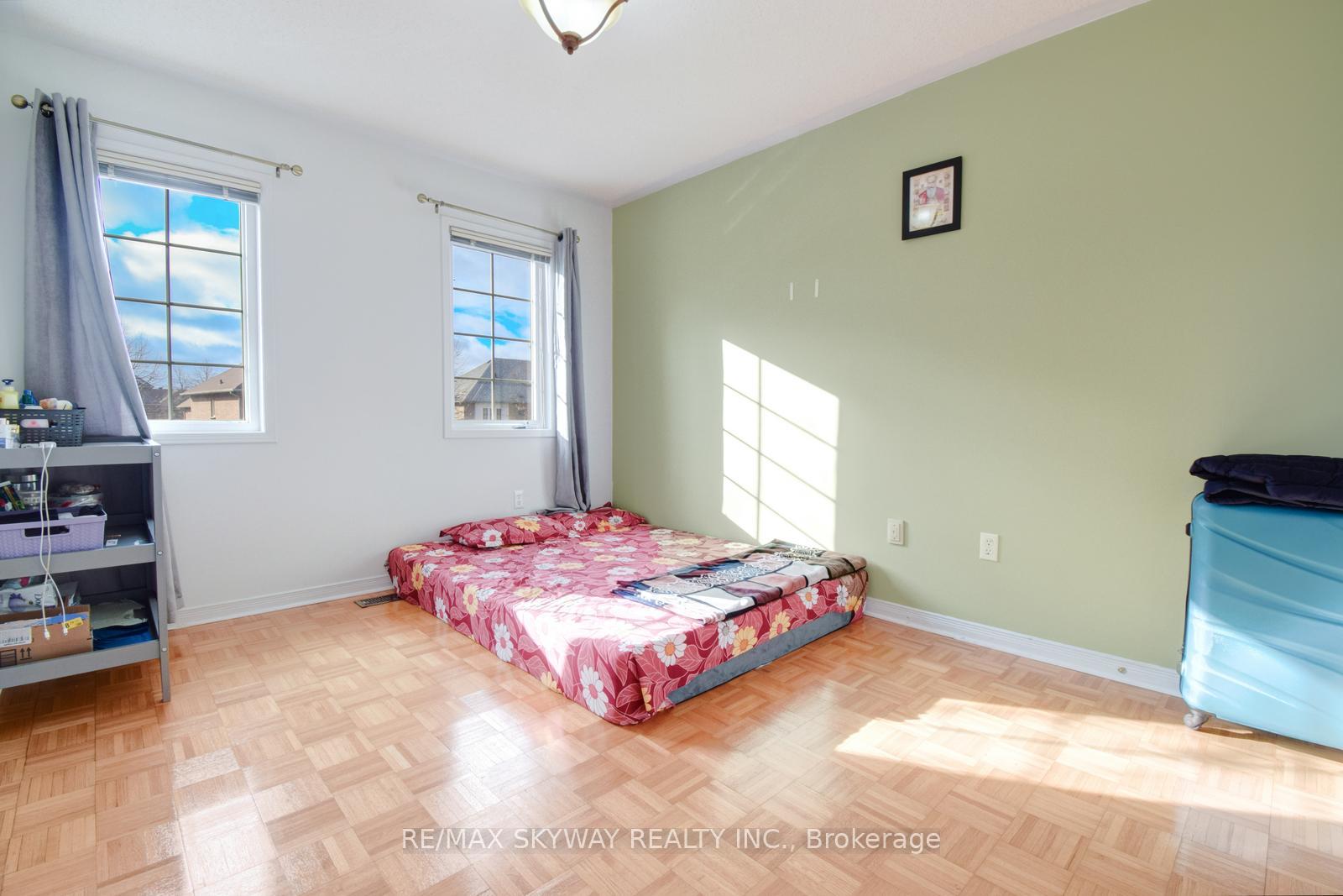 Photo 23 of 21 Badger Avenue E, Brampton, Sandringham-Wellington — HOMEH