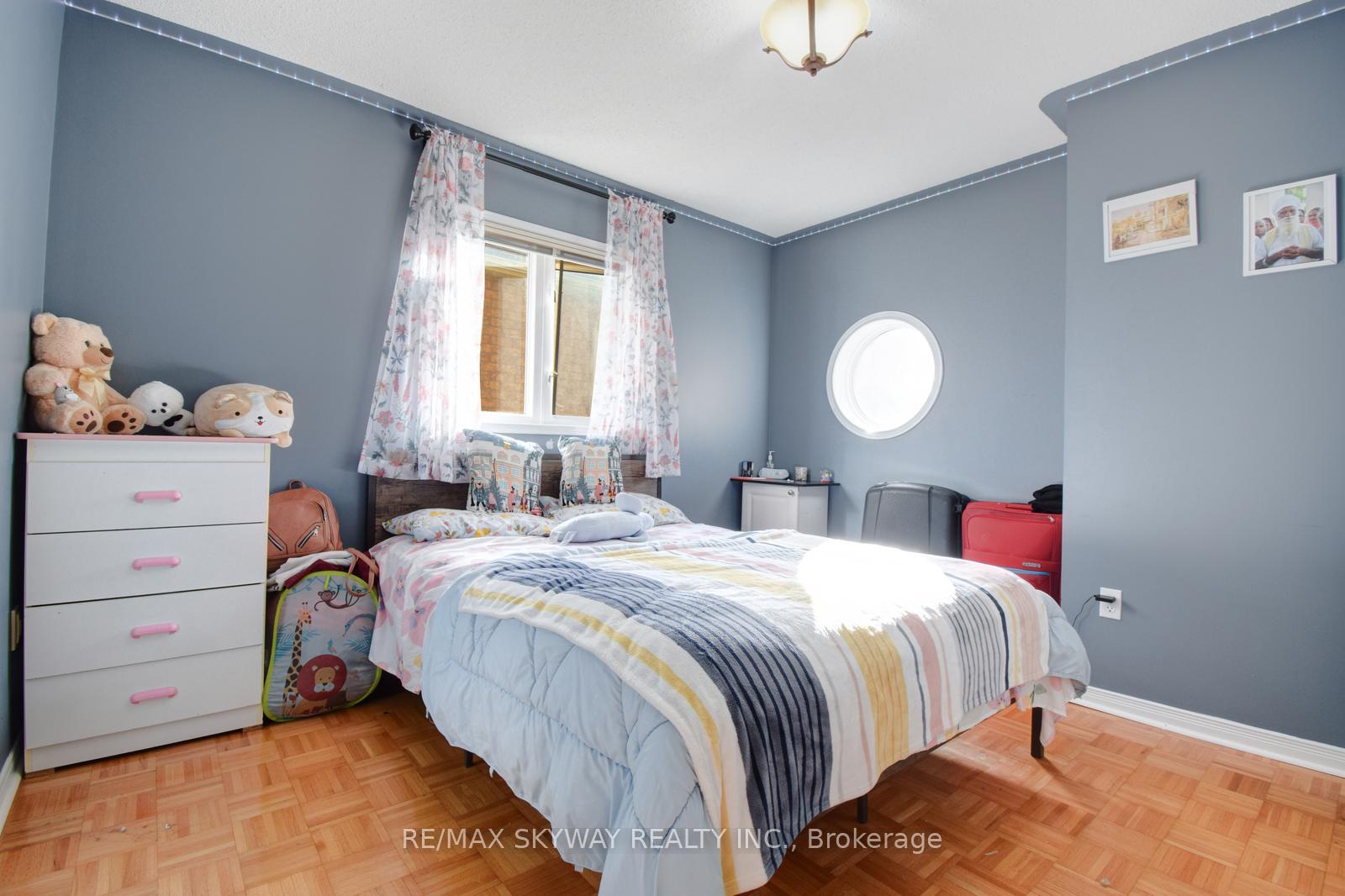 Photo 26 of 21 Badger Avenue E, Brampton, Sandringham-Wellington — HOMEH