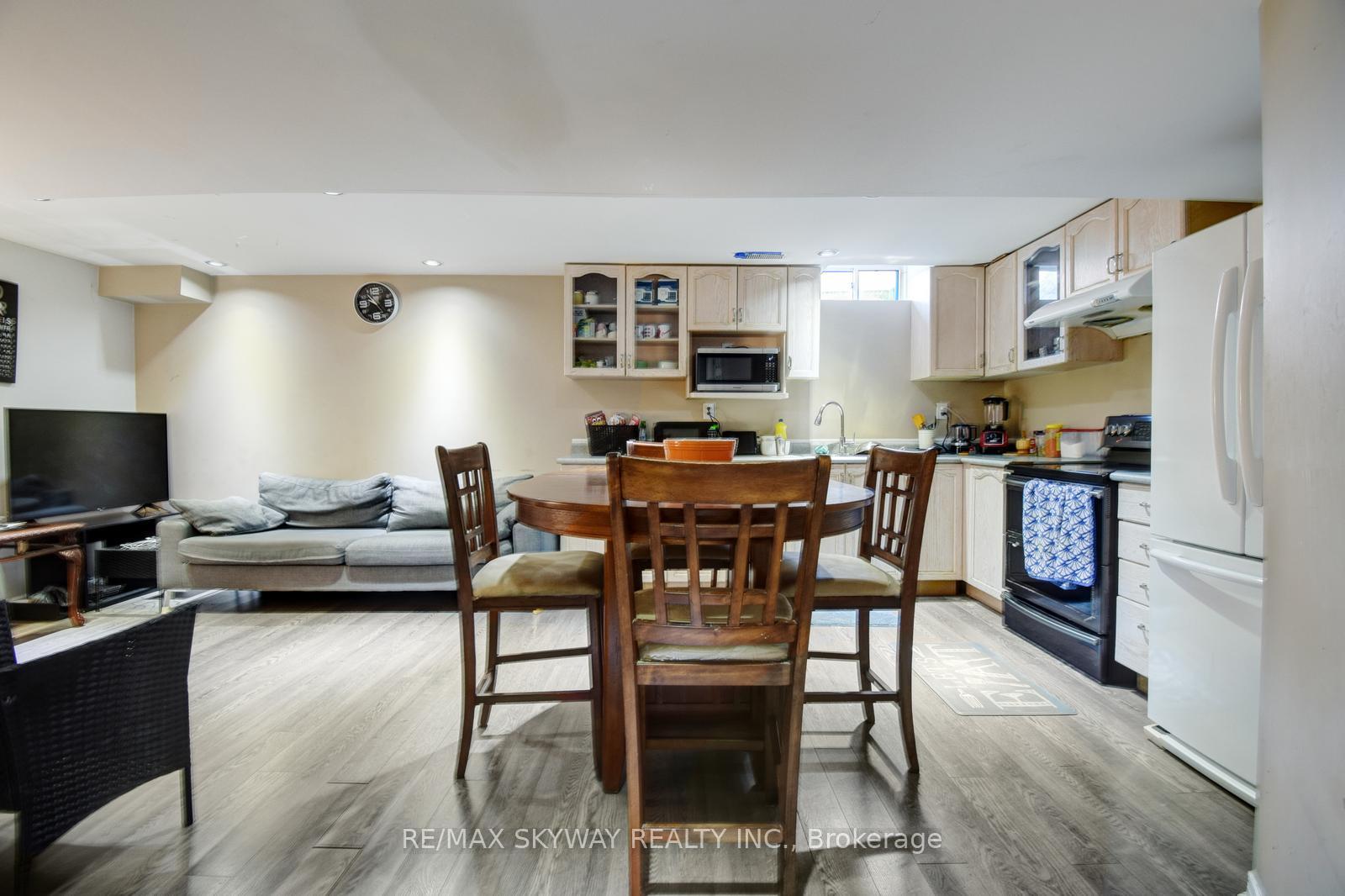 Photo 30 of 21 Badger Avenue E, Brampton, Sandringham-Wellington — HOMEH