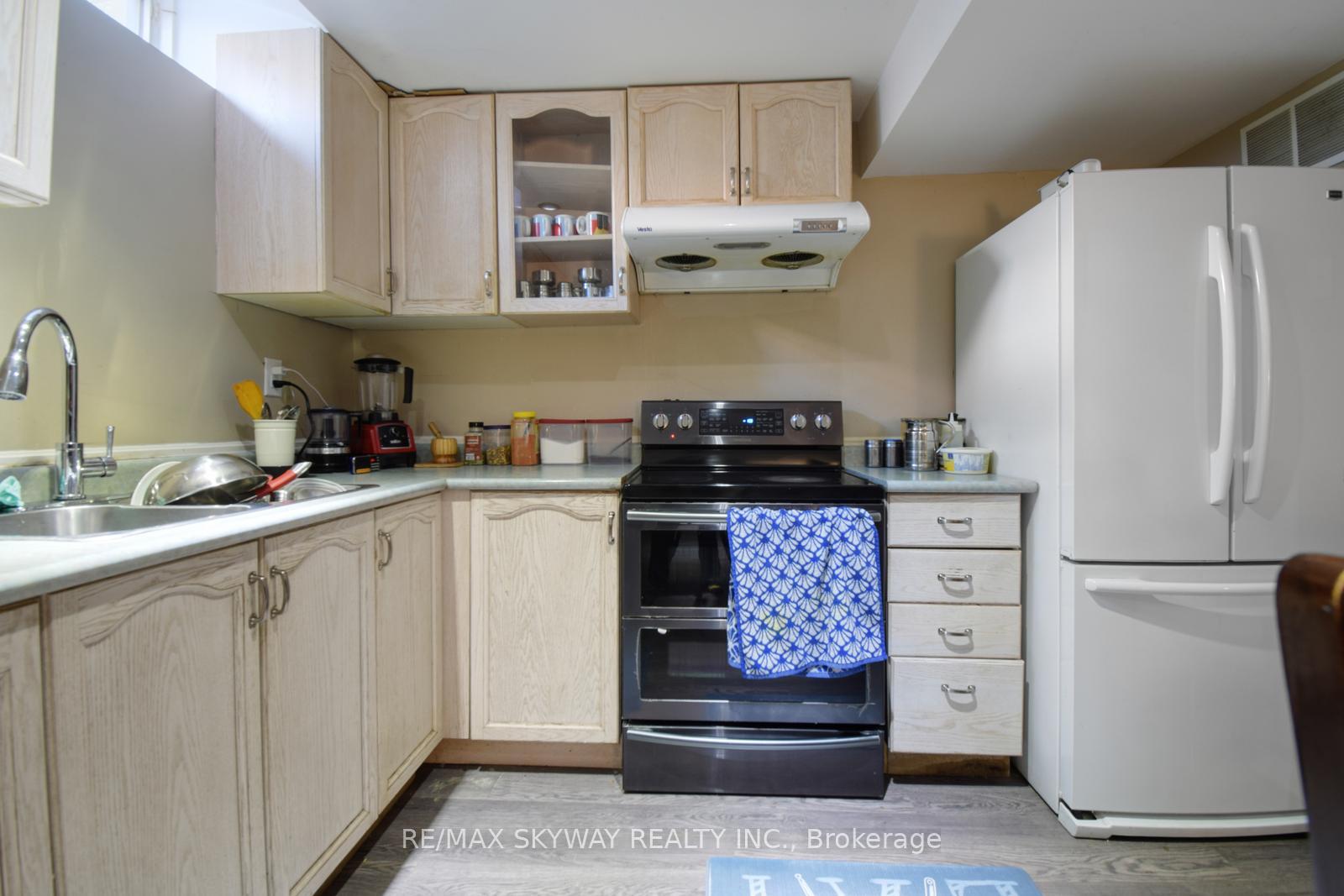 Photo 31 of 21 Badger Avenue E, Brampton, Sandringham-Wellington — HOMEH