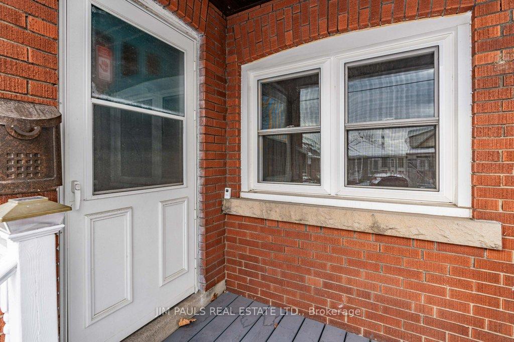 Photo 4 of 145 Weir Street N, Hamilton, Homeside — HOMEH