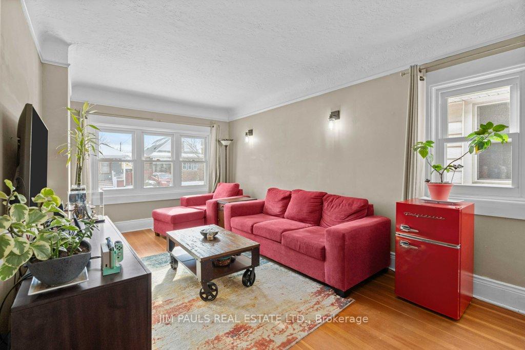 Photo 8 of 145 Weir Street N, Hamilton, Homeside — HOMEH