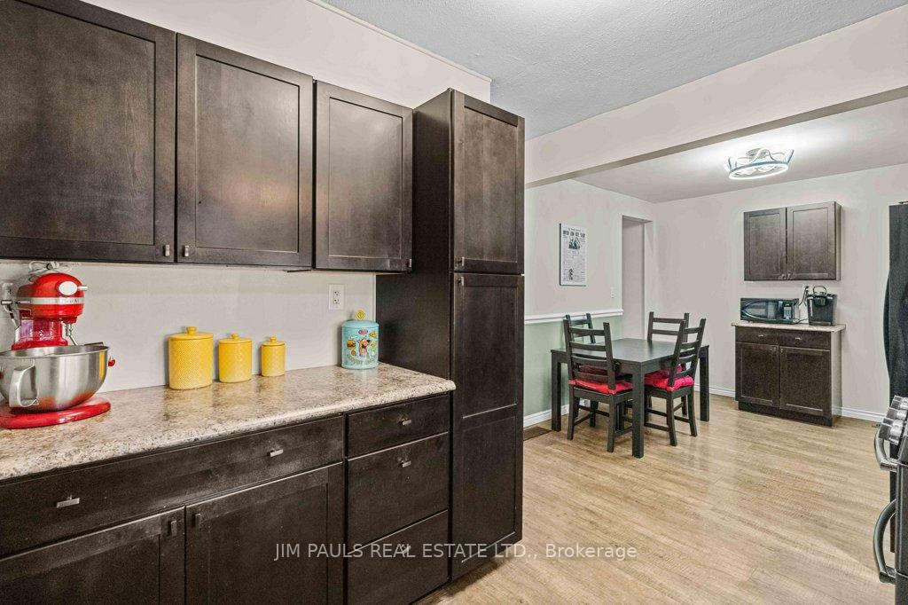 Photo 15 of 145 Weir Street N, Hamilton, Homeside — HOMEH