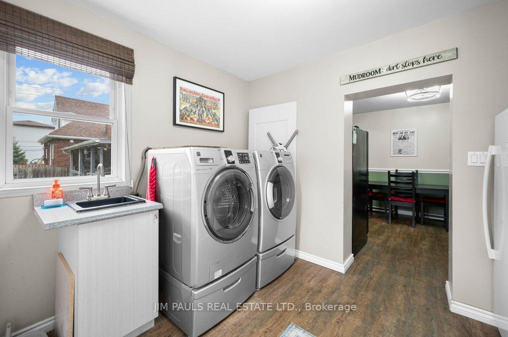 Photo 24 of 145 Weir Street N, Hamilton, Homeside — HOMEH