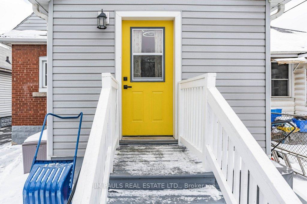 Photo 37 of 145 Weir Street N, Hamilton, Homeside — HOMEH