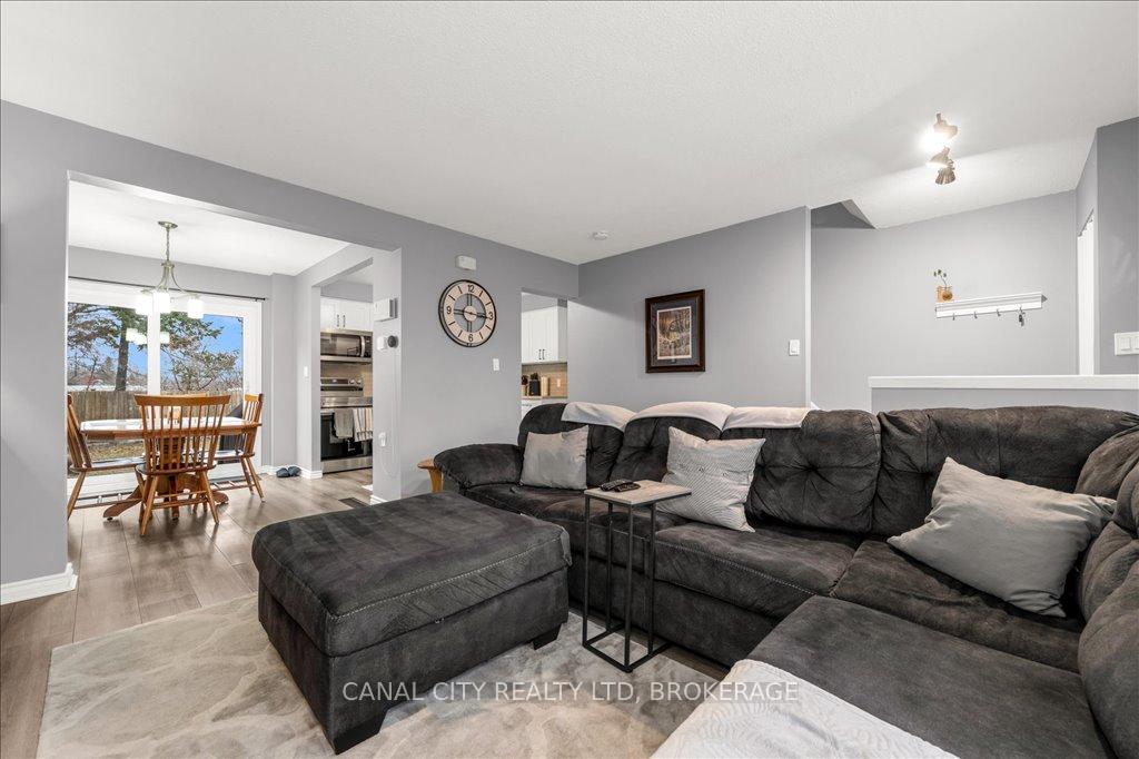 Photo 4 of 18 Oakmeadow Place, St. Catharines, Lakeshore — HOMEH
