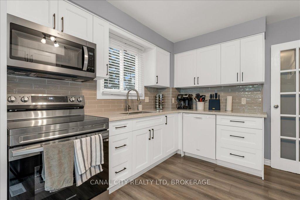 Photo 8 of 18 Oakmeadow Place, St. Catharines, Lakeshore — HOMEH