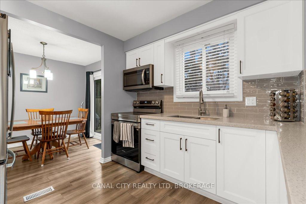 Photo 9 of 18 Oakmeadow Place, St. Catharines, Lakeshore — HOMEH