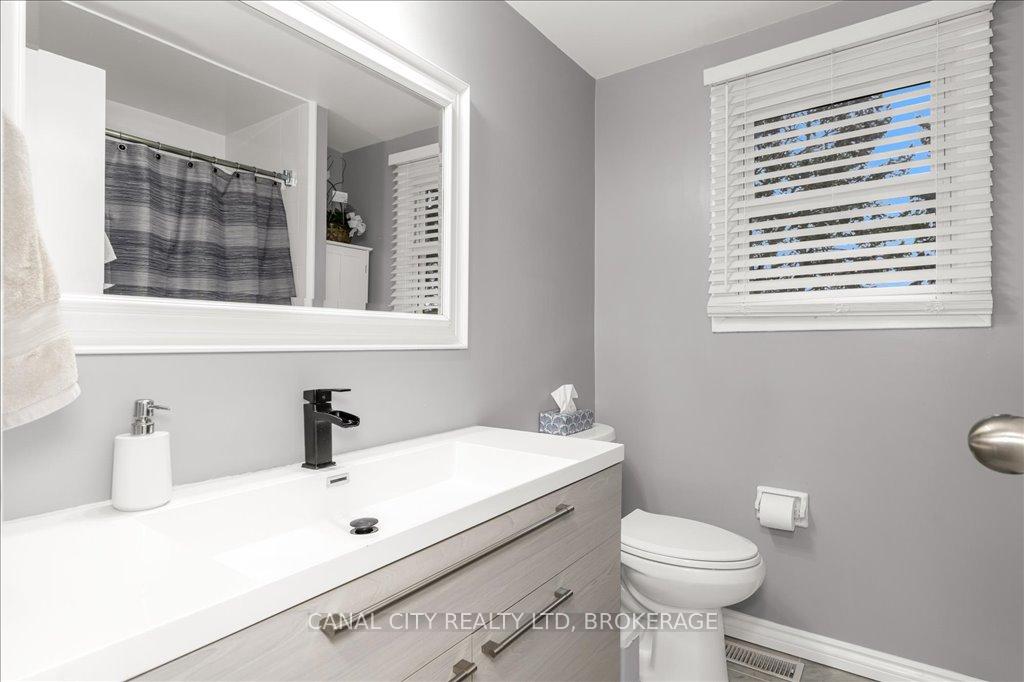 Photo 16 of 18 Oakmeadow Place, St. Catharines, Lakeshore — HOMEH
