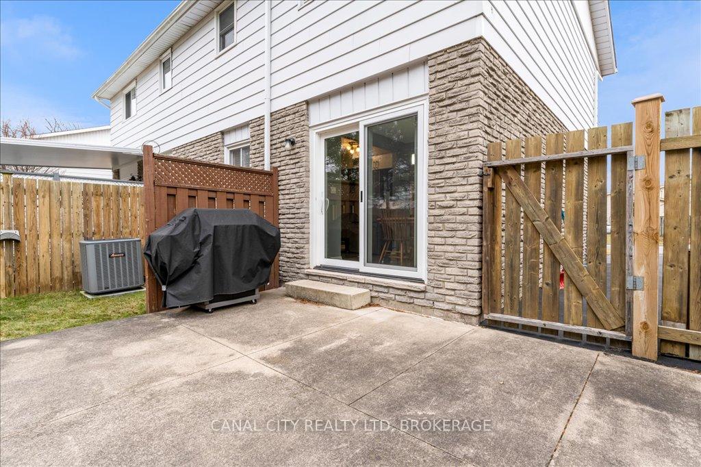 Photo 21 of 18 Oakmeadow Place, St. Catharines, Lakeshore — HOMEH