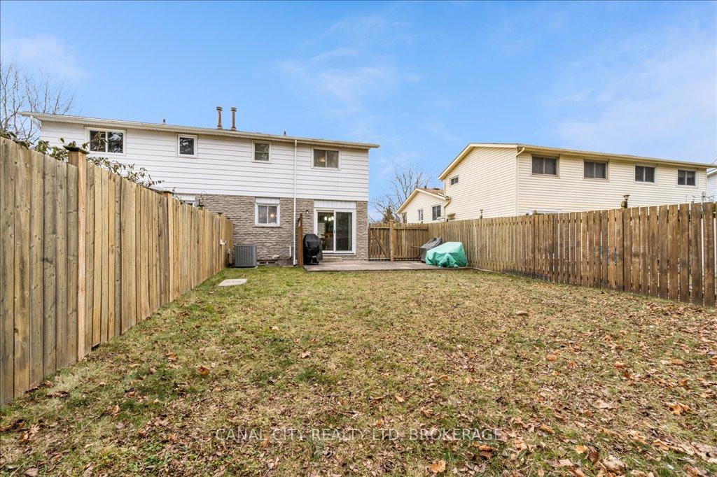 Photo 23 of 18 Oakmeadow Place, St. Catharines, Lakeshore — HOMEH