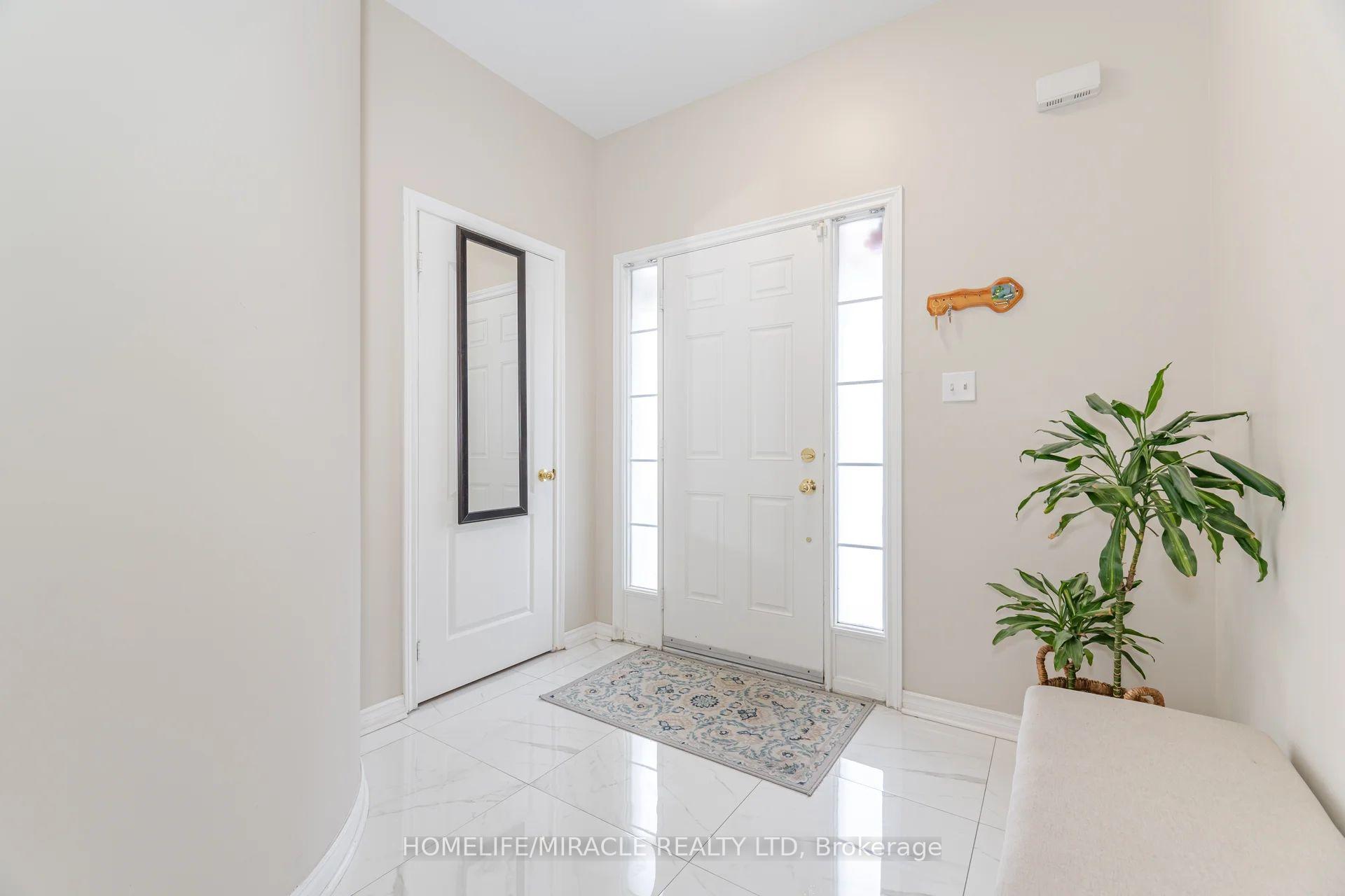 Photo 3 of 16 Hollingsworth Circle, Brampton, Fletcher's Meadow — HOMEH