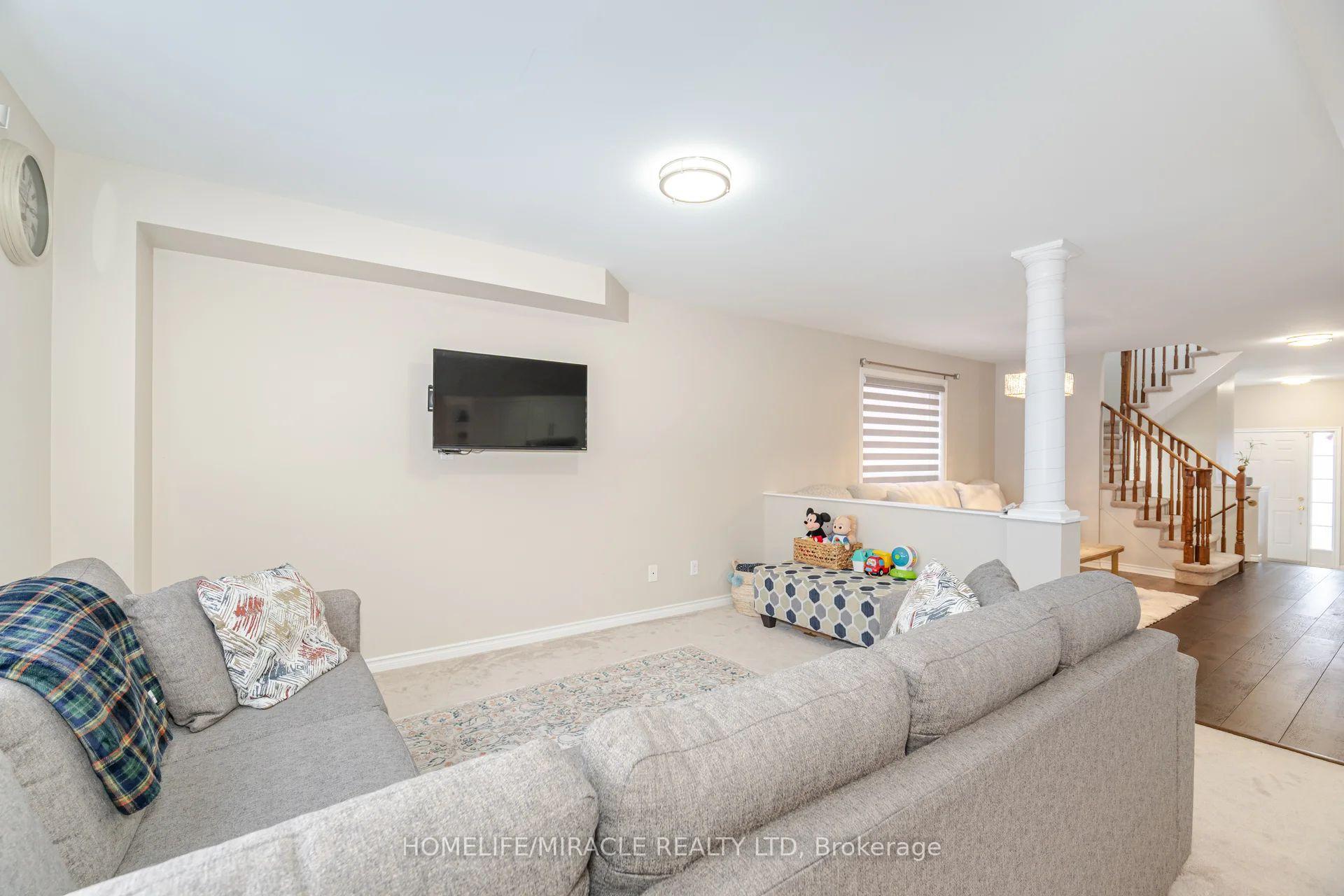 Photo 7 of 16 Hollingsworth Circle, Brampton, Fletcher's Meadow — HOMEH