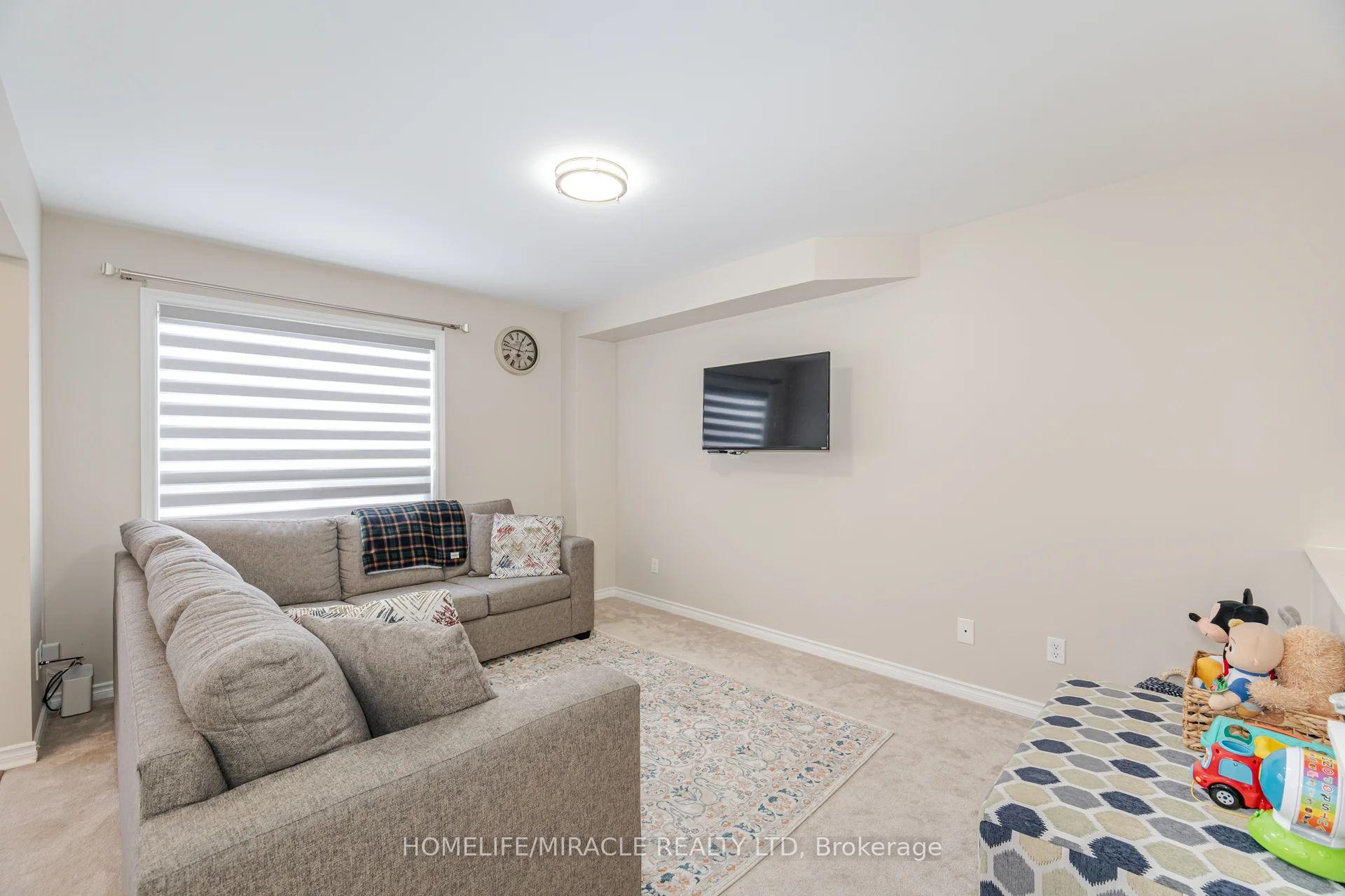 Photo 8 of 16 Hollingsworth Circle, Brampton, Fletcher's Meadow — HOMEH