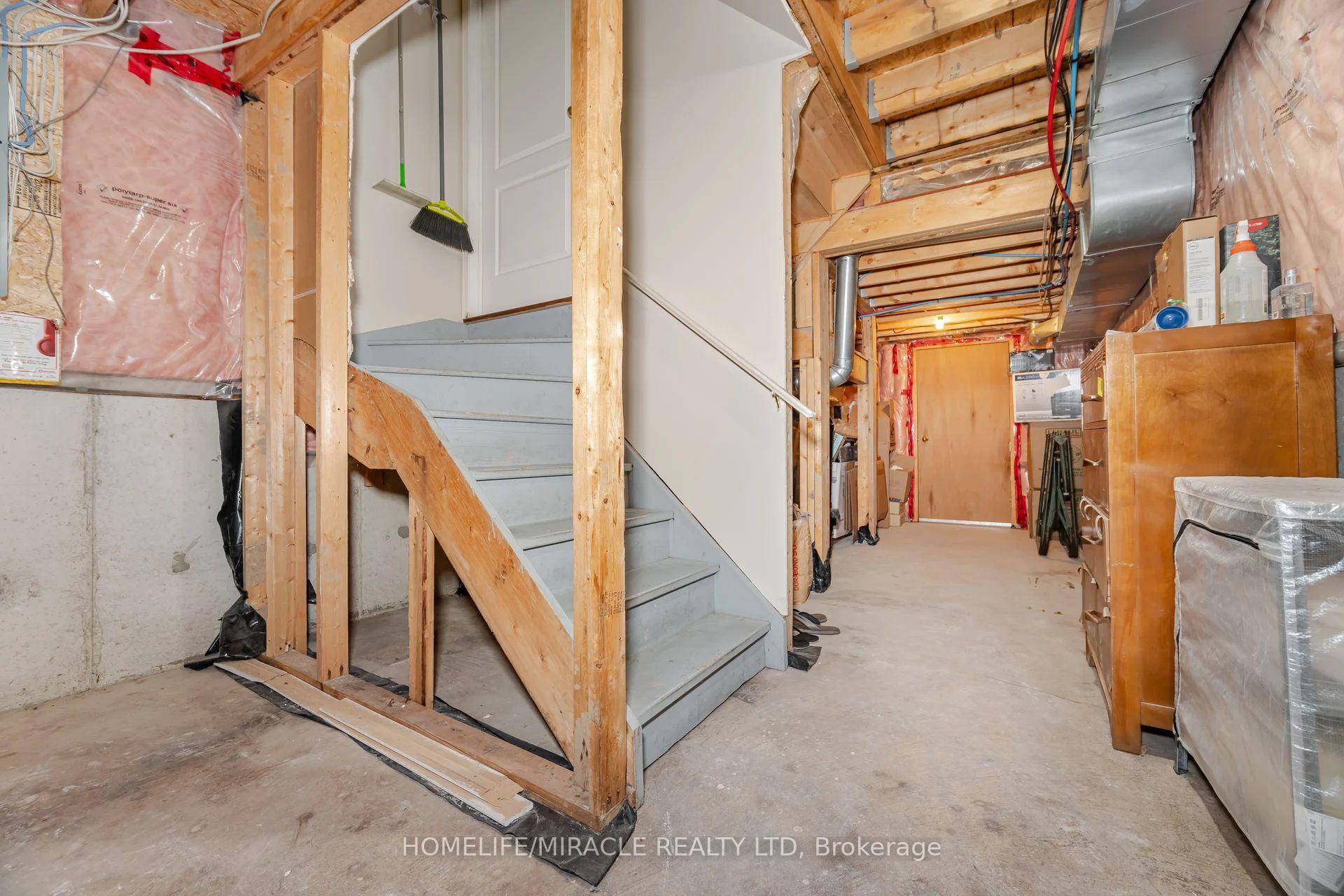 Photo 36 of 16 Hollingsworth Circle, Brampton, Fletcher's Meadow — HOMEH