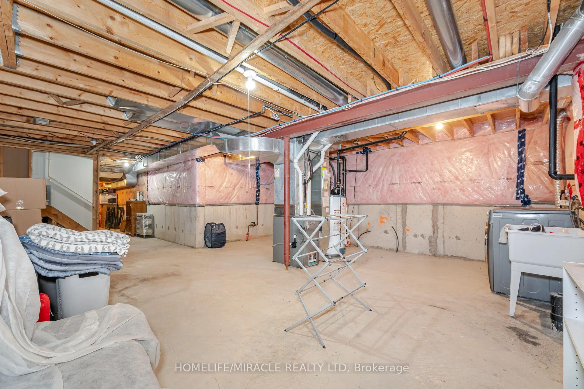 Photo 37 of 16 Hollingsworth Circle, Brampton, Fletcher's Meadow — HOMEH