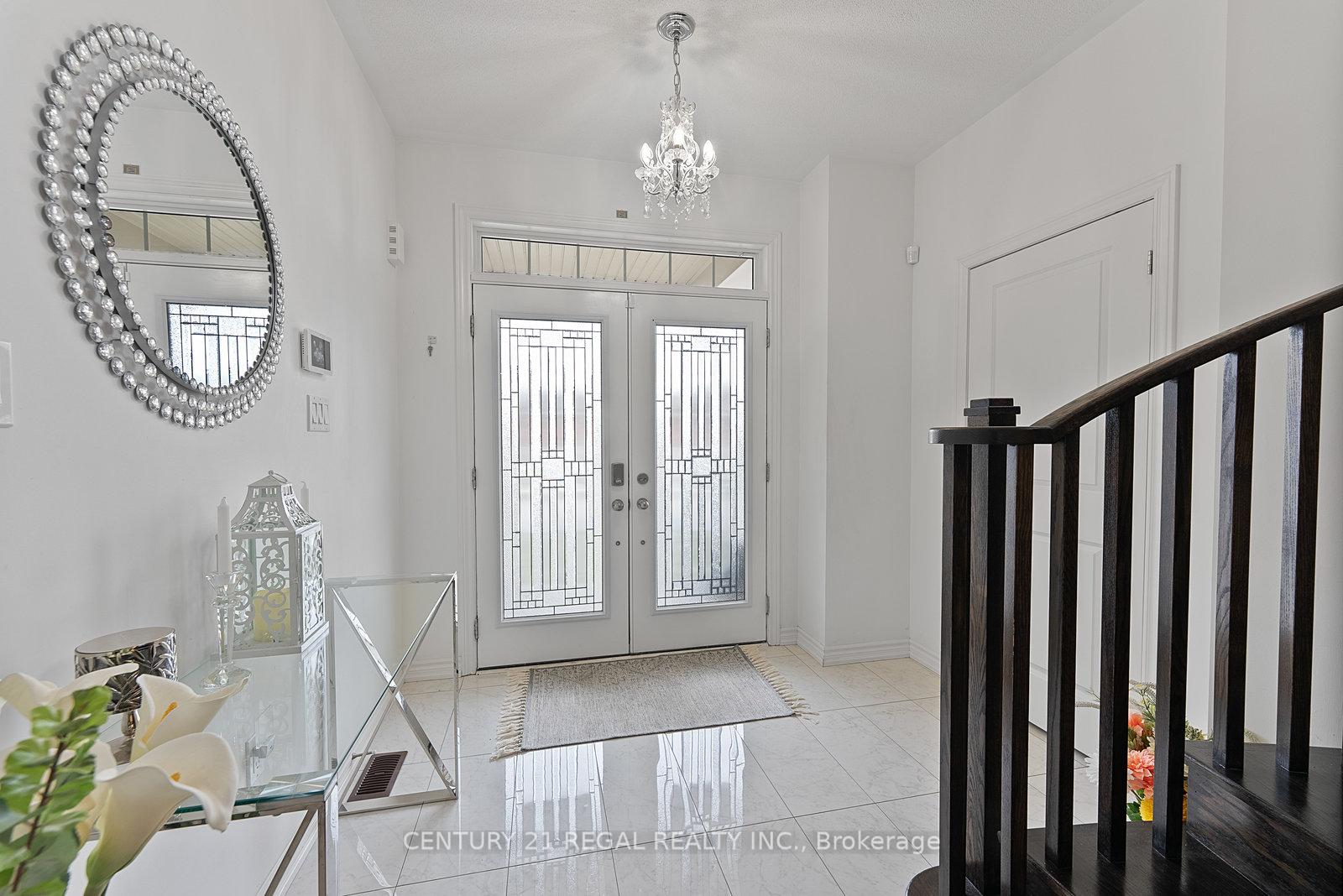Photo 4 of 38 Lyle Drive, Clarington, Bowmanville — HOMEH
