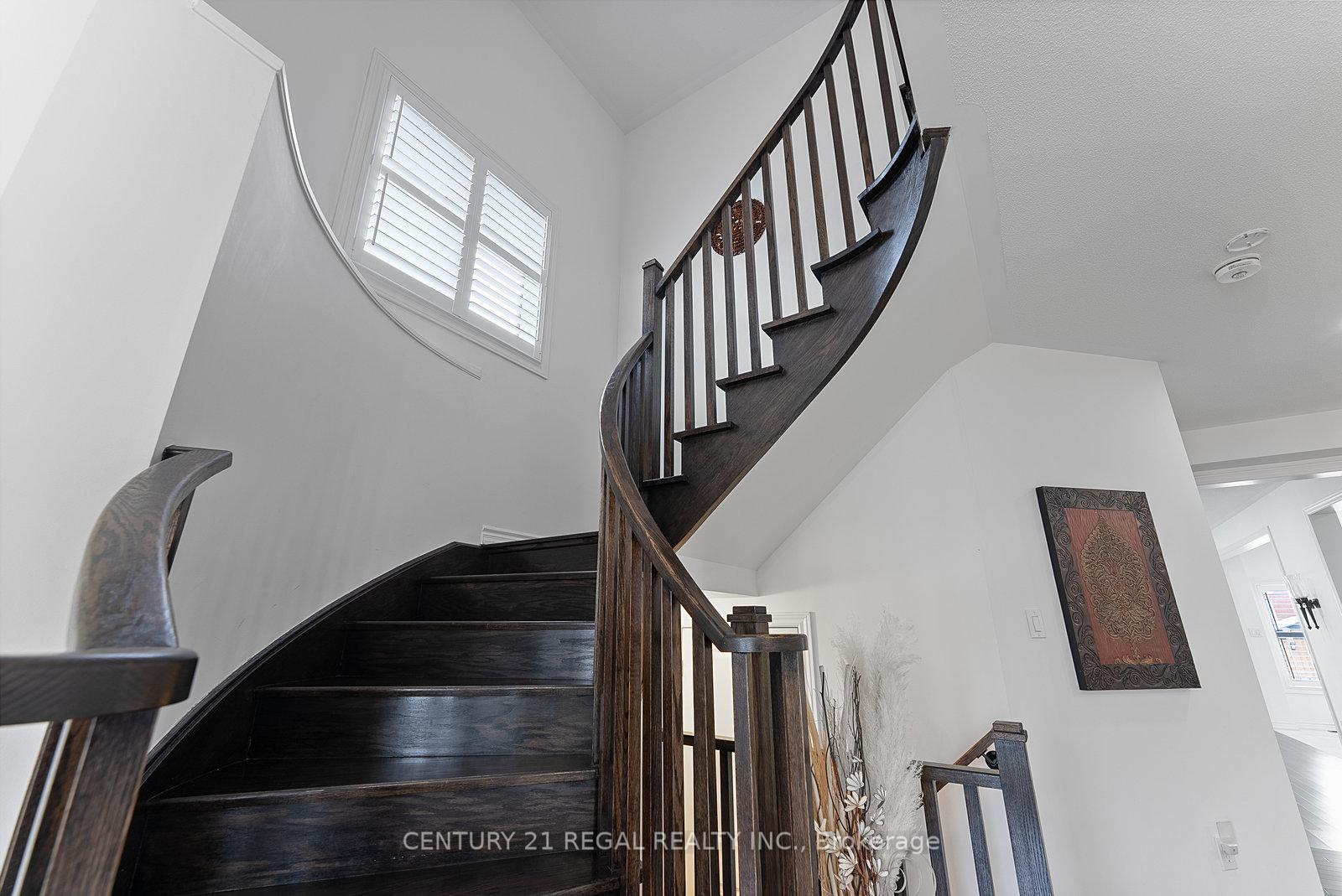 Photo 5 of 38 Lyle Drive, Clarington, Bowmanville — HOMEH