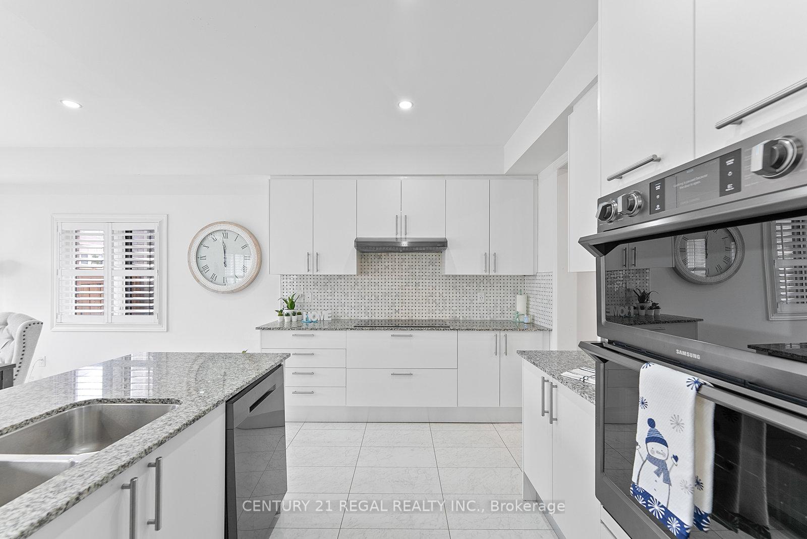 Photo 10 of 38 Lyle Drive, Clarington, Bowmanville — HOMEH